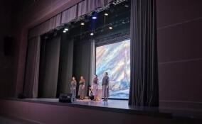 В Новом Девяткино прошел показ спектакля «И помню все, и верю в наше счастье»