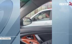 В Петербурге мужчина устроил своему сыну урок вождения по улицам города