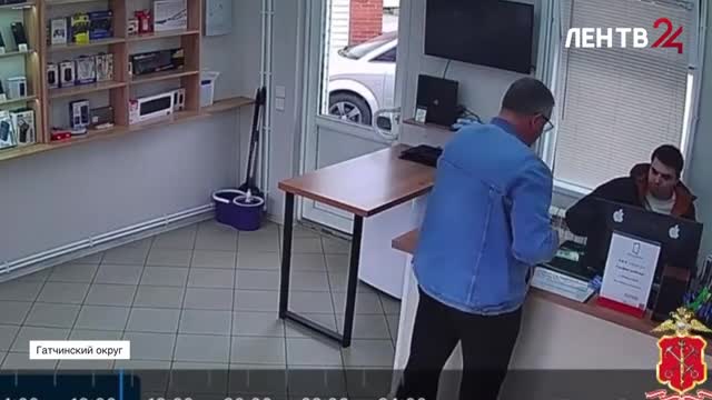 Житель Большой Ивановки, угрожая пистолетом, ограбил магазин