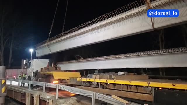 В Ломоносовском районе ведется ремонт моста через реку Лебяжья