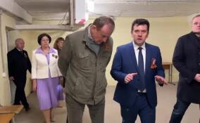Глава Ленобласти осмотрел обустроенное укрытие в школе № 2 в Кировске