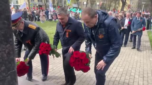 Александр Дрозденко возложил цветы к стеле «Кингисепп – город воинской доблести»