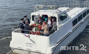 В воды Невы опустили венки в память о защитниках крепости Орешек