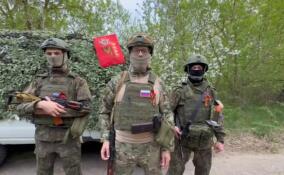 Бойцы подразделения «Гром-Каскад» поздравили ленинградцев с Днем Победы