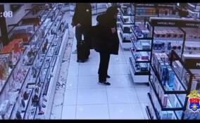 Африканец украл духи из магазина в Пулково