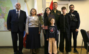 Родным троих погибших на СВО передали их награды во Всеволожске