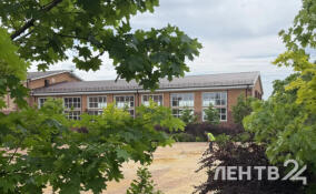 Губернатор Ленобласти осмотрел восстановленный после обстрелов лицей в Енакиево