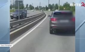 В Петербурге полицейские задержали водителя, не пропустившего скорую помощь