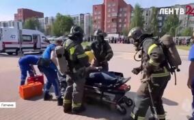 В Гатчине спасатели отработали действия при пожаре в торгово-развлекательном комплексе