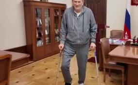 Александр Дрозденко вышел на прямую линию с ленинградцами после разрыва сухожилия