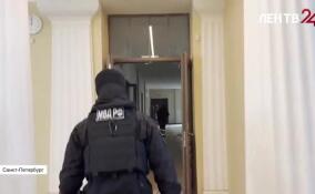 Полицейские нагрянули в здание лицея на Социалистической улице в Петербурге