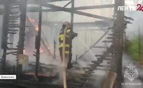 Пожар в деревянном здании тушили во Всеволожске