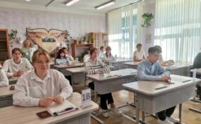 Почти 6 тысяч выпускников в Ленобласти сдали ЕГЭ по математике