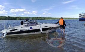 Катер с пассажирами сел на мель в районе крепости Орешек