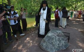В парке Победы заложили камень будущего мемориала «Колокол Памяти»