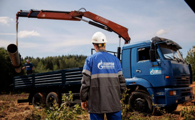В Лужском районе газовые сети протянули по деревне Смешино