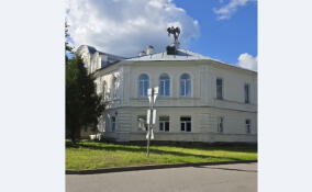 На особняке Воложбенских в Тихвине установили птицу Алконост