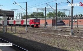 С 1 июля пригородные поезда Волховстроевского направления получили новую конечную станцию
