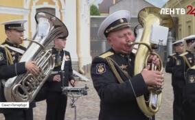 В Петербурге выступили оркестры Военно-морского флота