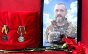 Погибшего на СВО Юрия Гурова проводили в последний путь в Тихвине