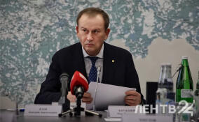 У контейнерной площадки в Приозерске заметили «кладбище машин»