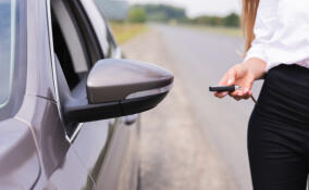 Петербурженку будут судить за слежку за экс-супругом с помощью GPS-трекера