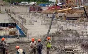 На стройплощадке школы в Новом Девяткино залили фундамент