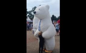 На фестивале в Ивангороде палатка ЗАГС стала центром детского творчества