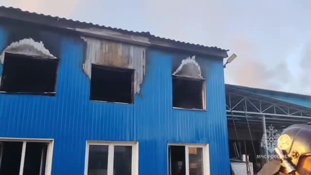 В Вырице потушили пожар на производственном объекте площадью 224 «квадрата»