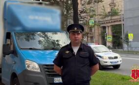 На тротуаре в Петербурге «Газель» сбила прохожую