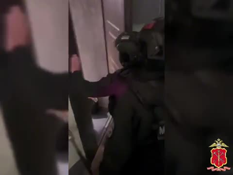 В Петербурге пресечена деятельность лжесиловиков, выманивающих деньги у горожан