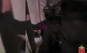 В Петербурге пресечена деятельность лжесиловиков, выманивающих деньги у горожан