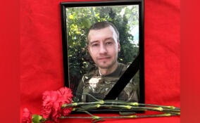 В Тихвине простились с погибшим в зоне СВО гвардии матросом Валерием Макаровым
