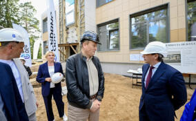 Александр Дрозденко проверил готовность детской школы искусств в Сосново