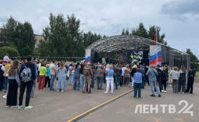 В Тихвине отмечают День Государственного флага России
