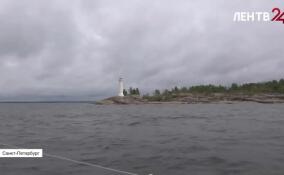 На островах Выборгского залива прошел молебен по погибшим морякам