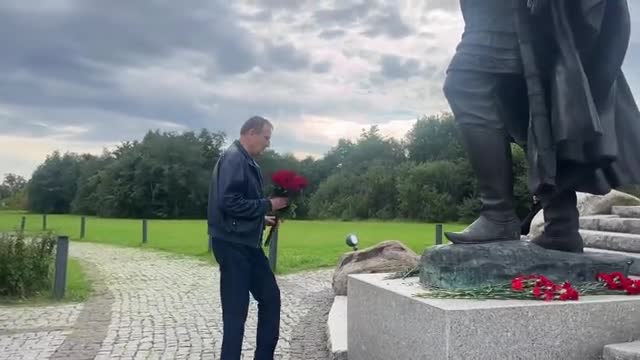 Глава Ленобласти почтил память святого князя Александра Невского во время визита в Тосненский район