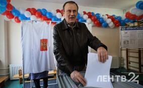 Фоторепортаж: Александр Дрозденко проголосовал во второй день выборов