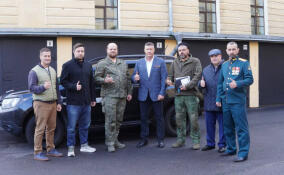 Ленобласть передала на передовую автомобиль и 150 километров оптоволокна