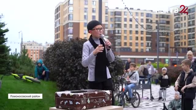 Lev Puzyryov stages independent puppet shows for neighbors in Novoselye