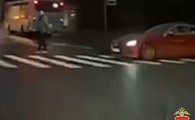 В Петербурге привлекли к ответственности автоледи, создавшую помеху движению пешеходов