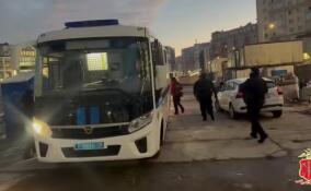 Полиция провела масштабный рейд на стройках Приморского района Петербурга