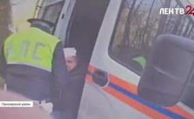 Полицейские помогли пострадавшим в ДТП в Приозерском районе