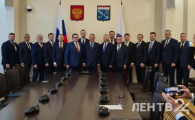 Избранные депутаты ЗакСа Ленобласти получили удостоверения