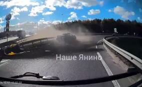 Водитель не вписался в поворот на съезде с КАД во Всеволожском районе