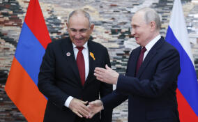 Слуга трех господ: Пашинян никак не может встретиться с Путиным