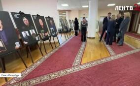 В Доме правительства Ленобласти открылась вторая выставка «Отец героя»