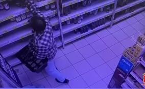 Мужчина с игрушечным пистолетом совершил налет на магазин в Петербурге