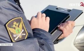 Двух автомобилистов с долгами нашли прямо на парковке аэропорта Пулково