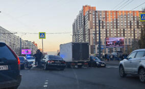 Три человека оказались в больнице после массового ДТП на проспекте Просвещения